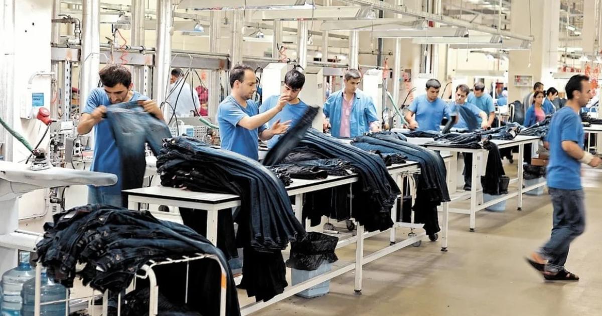 Estamos en una maratoacuten con el paiacutes en crisis- la dura radiografiacutea del sector textil
