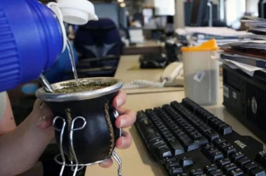 Di Naacutepoli apuesta a la austeridad- sin yerba cafeacute y pan en el municipio