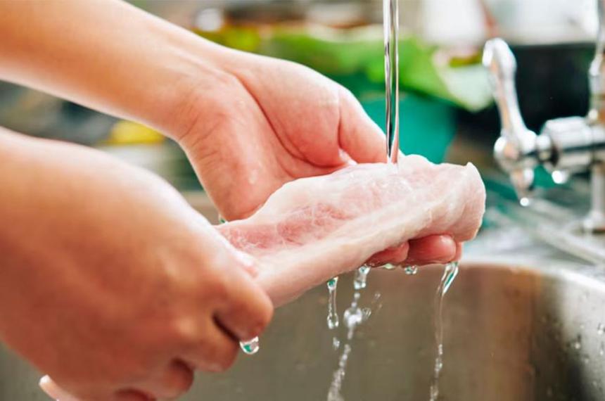 Seis errores comunes en la cocina que pueden poner en riesgo tu salud (y coacutemo evitarlos)