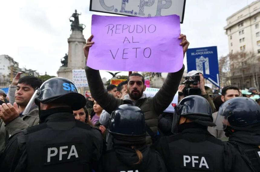 Veto a la Ley de Emergencia en Discapacidad- organizaciones se manifiestan en el Congreso