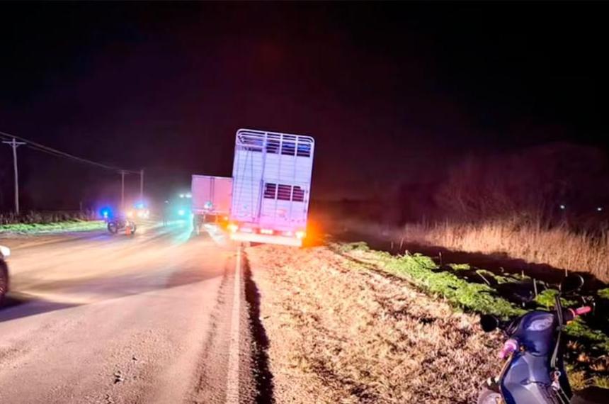 Fatal accidente en Entre Riacuteos- una mujer cayoacute de la moto y fue atropellada por un camioacuten