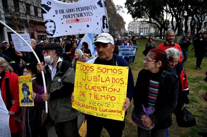 Tensioacuten en el Congreso- varias agrupaciones marchan y hay un importante operativo policial