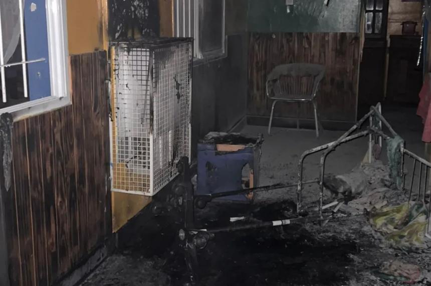 Piden informes sobre los controles a un geriaacutetrico que se incendioacute 