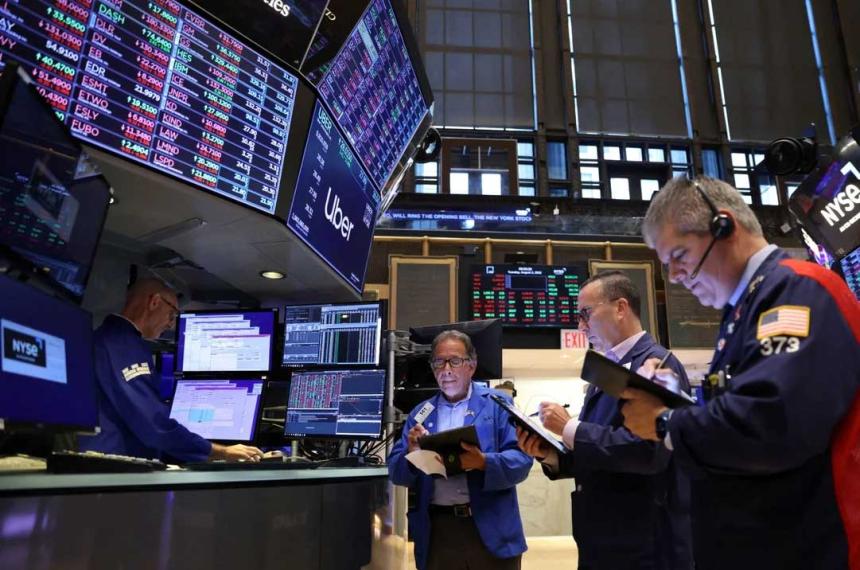 Fuerte caiacuteda de las acciones argentinas en Nueva York y la Bolsa portentildea