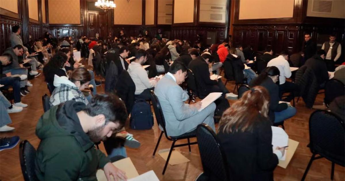 Un escaacutendalo sin precedentes- Ninguno de los 117 aspirantes revalidoacute la nota en el examen de residencias meacutedicas