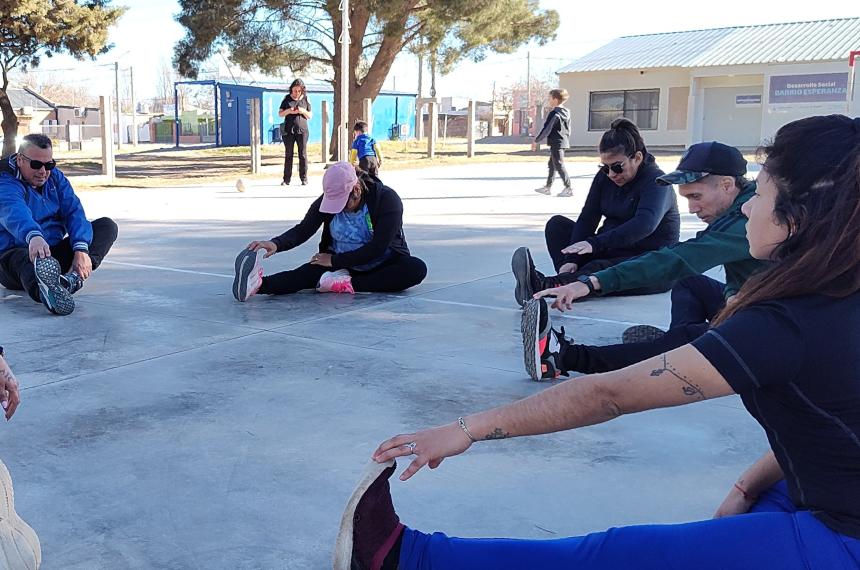 Caminata y deporte en el barrio Esperanza