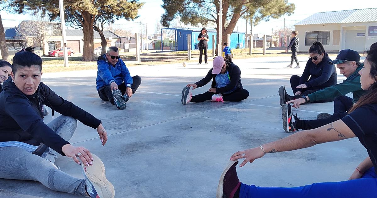 Caminata y deporte en el barrio Esperanza