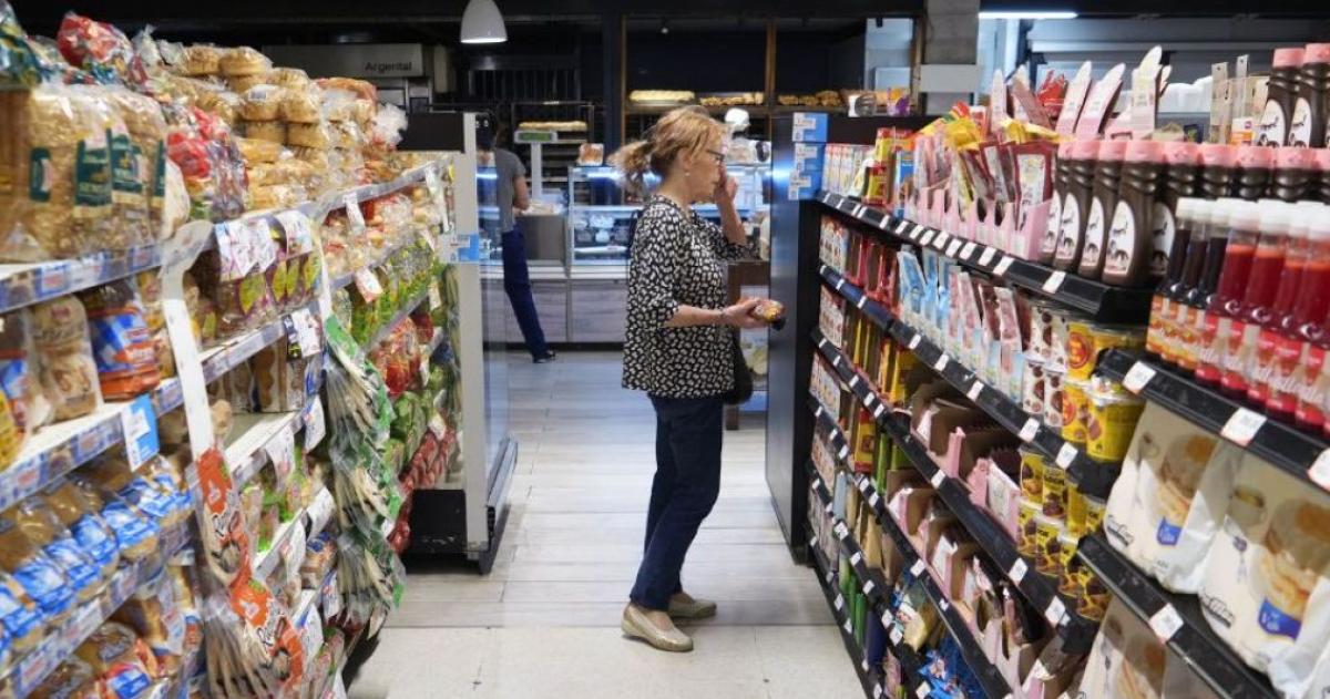 Alimentos al creacutedito- el 46-en-porciento- de las compras en supermercados se paga con tarjeta