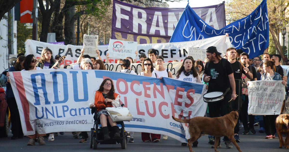 Paro total en la UNLPam- docentes denuncian salarios por debajo de la pobreza