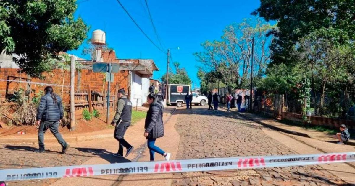 Horror en Posadas- matoacute a dos hijos a machetazos hirioacute a su esposa embarazada y a su cuntildeado y se quitoacute la vida