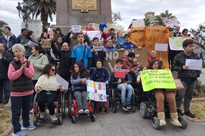 Se manifestaron  en rechazo al veto de Milei a la emergencia en discapacidad