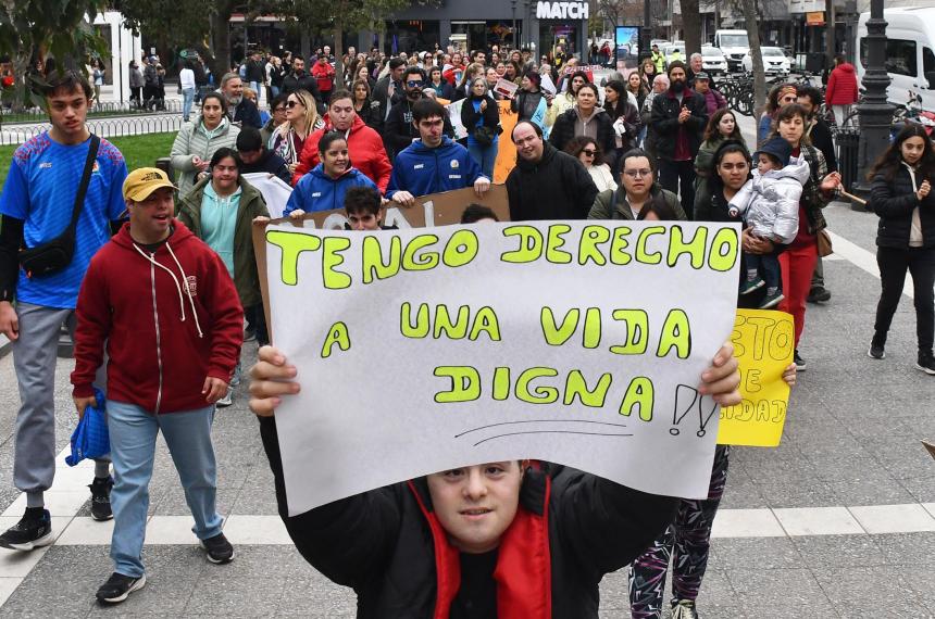 Masiva marcha contra al veto de Milei a la emergencia en discapacidad