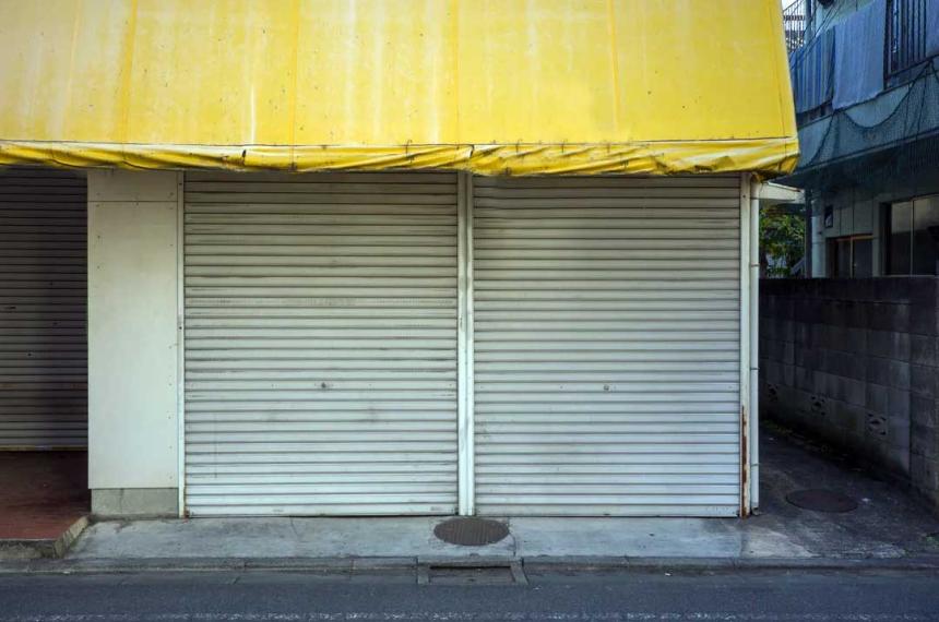 El cierre masivo de kioscos refleja la profunda recesioacuten econoacutemica en Argentina