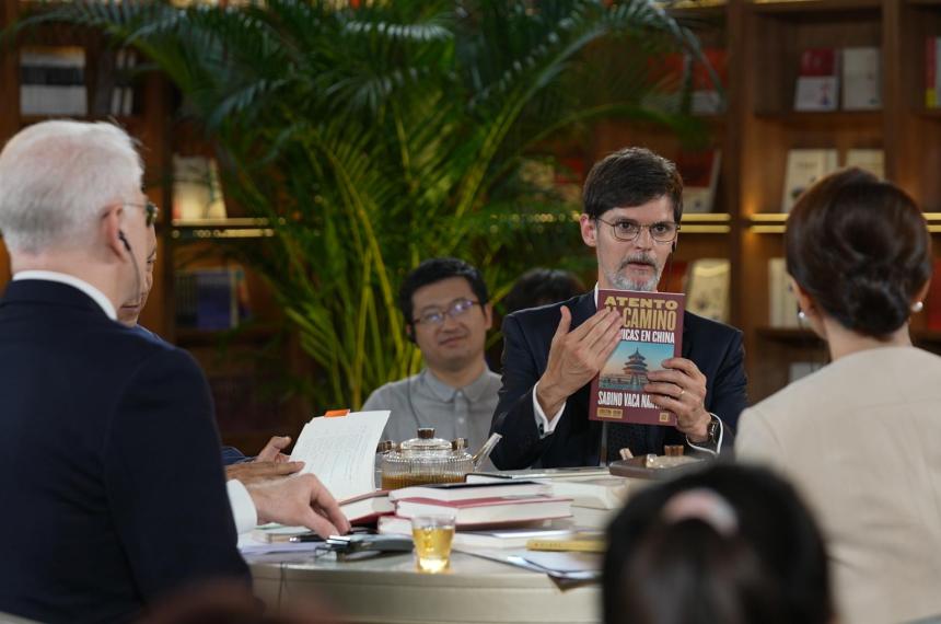 Sabino Vaca Narvaja presenta su libro