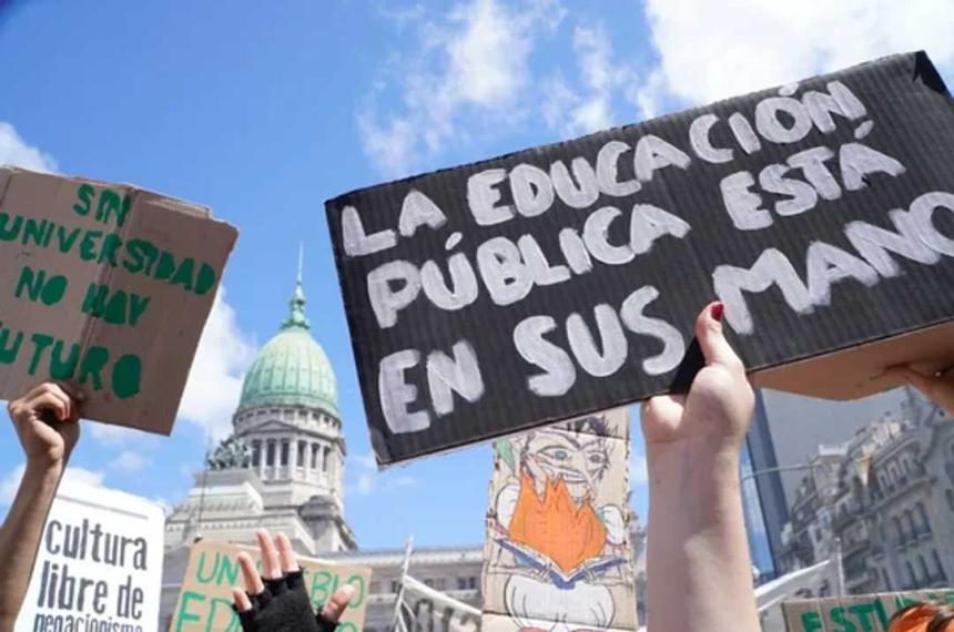 Tras el paro el Gobierno otorgoacute un aumento del 75-en-porciento- a los docentes universitarios
