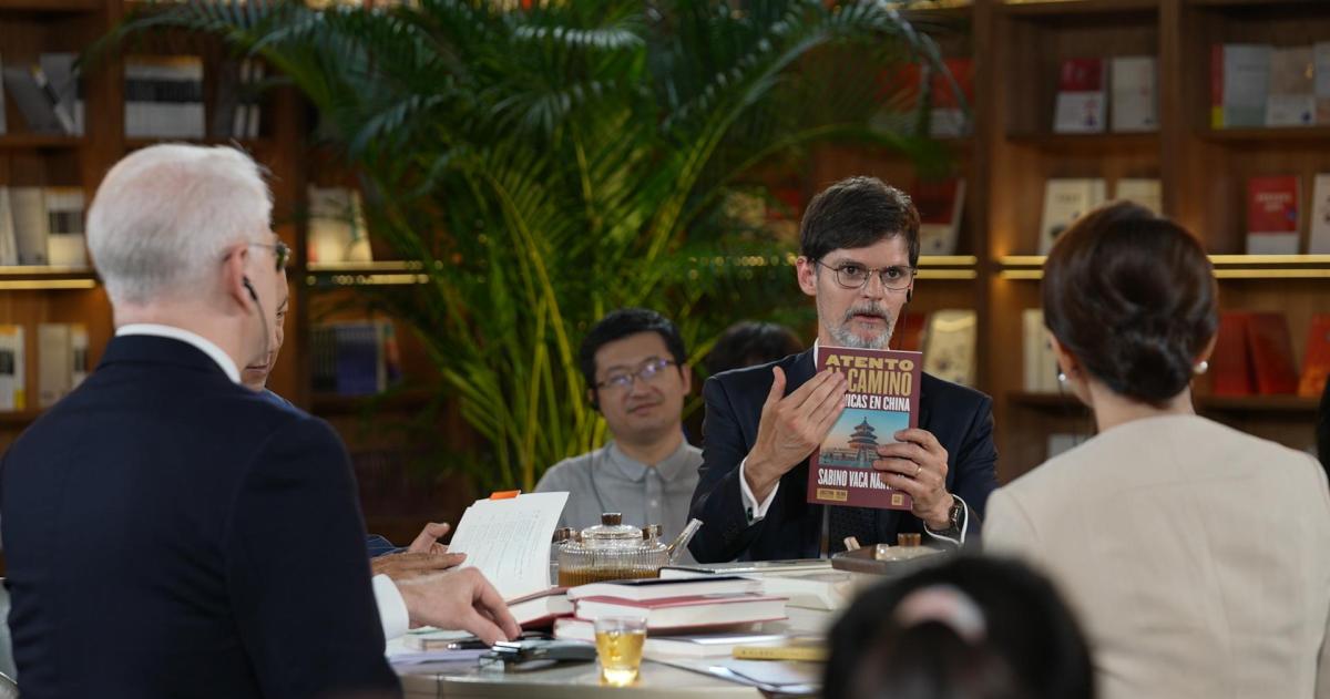 Sabino Vaca Narvaja presenta su libro
