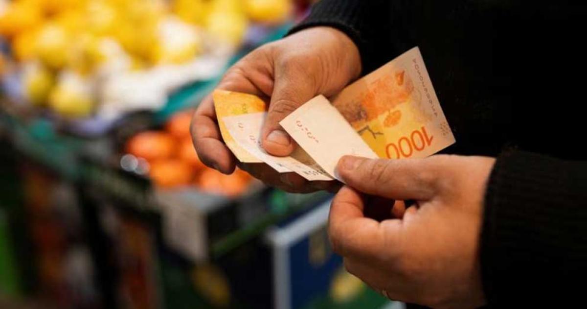Una familia tipo necesitoacute ingresos de maacutes de 11 millones para no ser pobre en julio