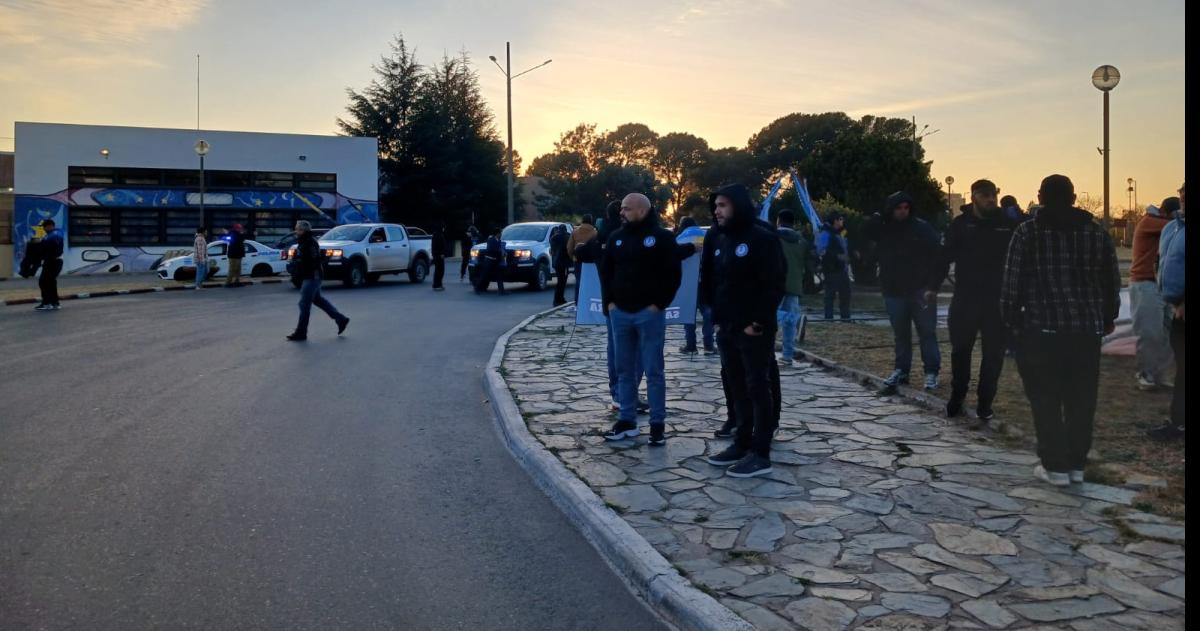 Marcha por Medanito- se concentran trabajadores petroleros en la Legislatura