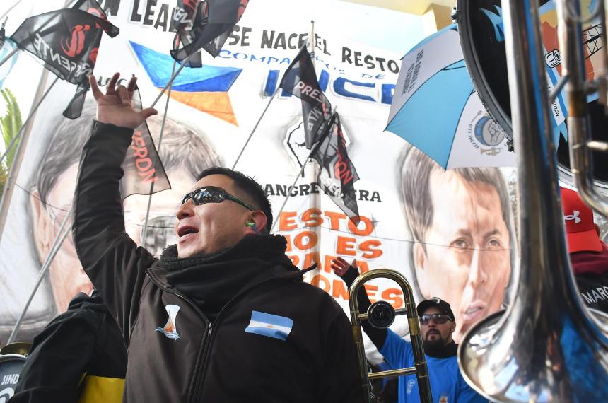 Medanito- iquestNacioacuten mete la cola y no deja avanzar la licitacioacuten