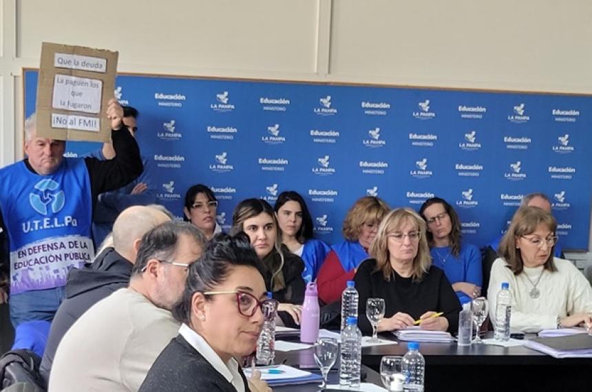 UTELPa presentoacute demandas salariales y por condiciones de trabajo en la paritaria