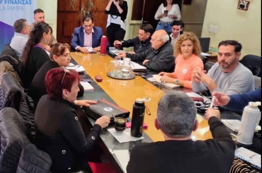 Paritaria estatal- el Gobierno haraacute oferta salarial el martes 19