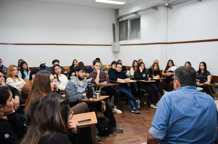 Bensusaacuten en la UNLPam- Milei nos quiere condenar a la ignorancia