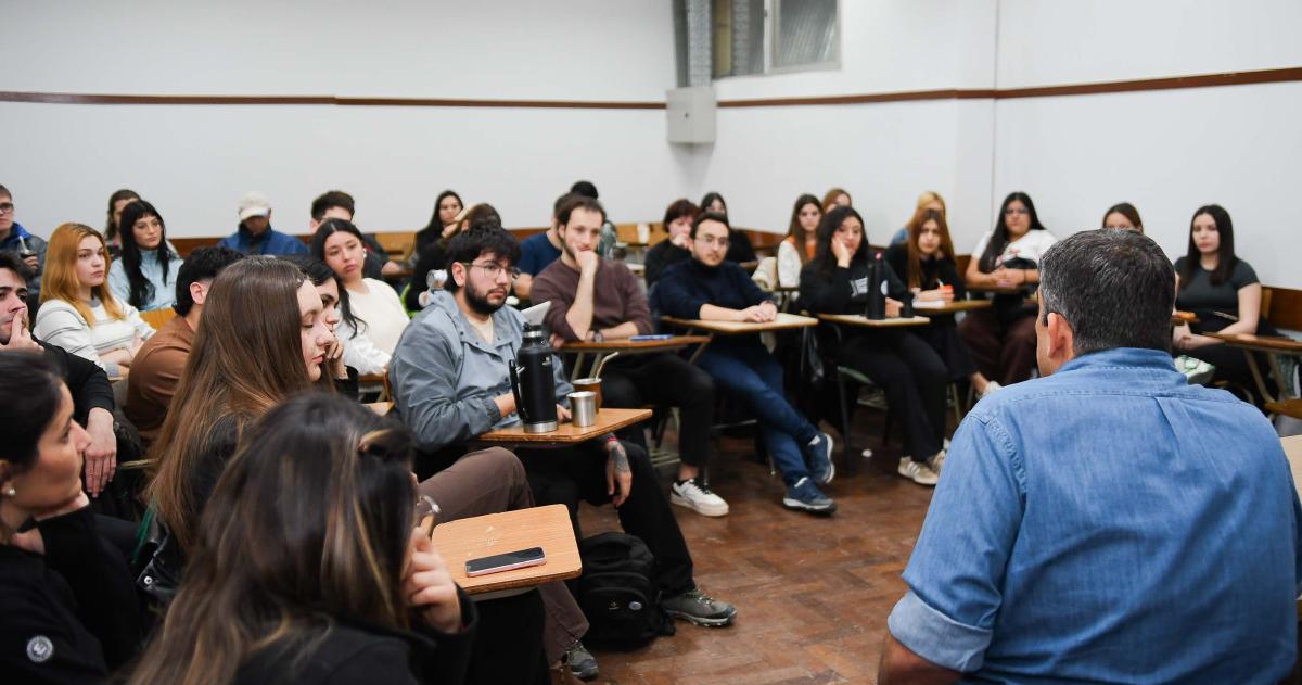Bensusaacuten en la UNLPam- Milei nos quiere condenar a la ignorancia