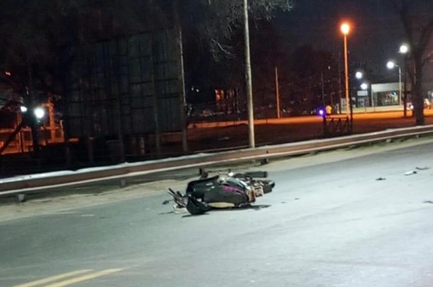 Una moto y un auto chocaron en la Rotonda Sur de Santa Rosa