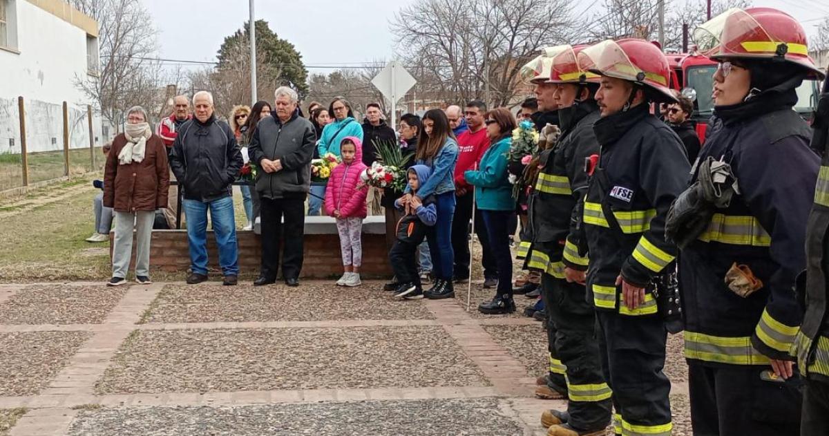 Recordaron a los bomberos fallecidos en el incendio de Prodinco
