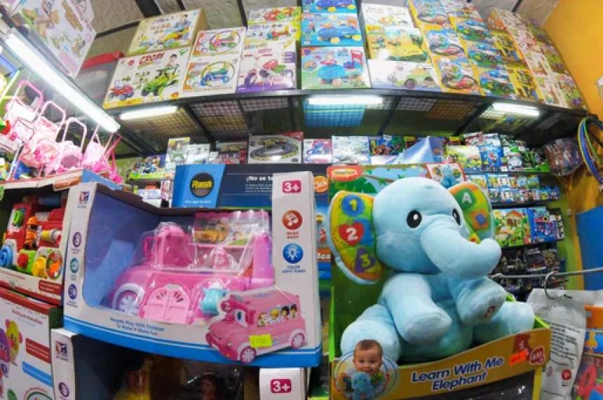 Las ventas de juguetes por el Diacutea del Nintildeo cayeron un 52-en-porciento-  