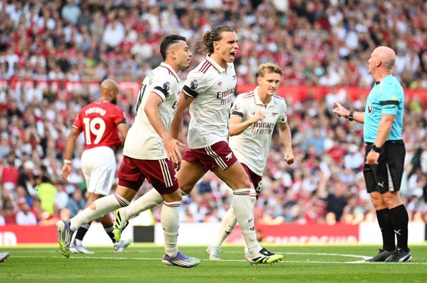 Arsenal se hizo fuerte en Old Trafford