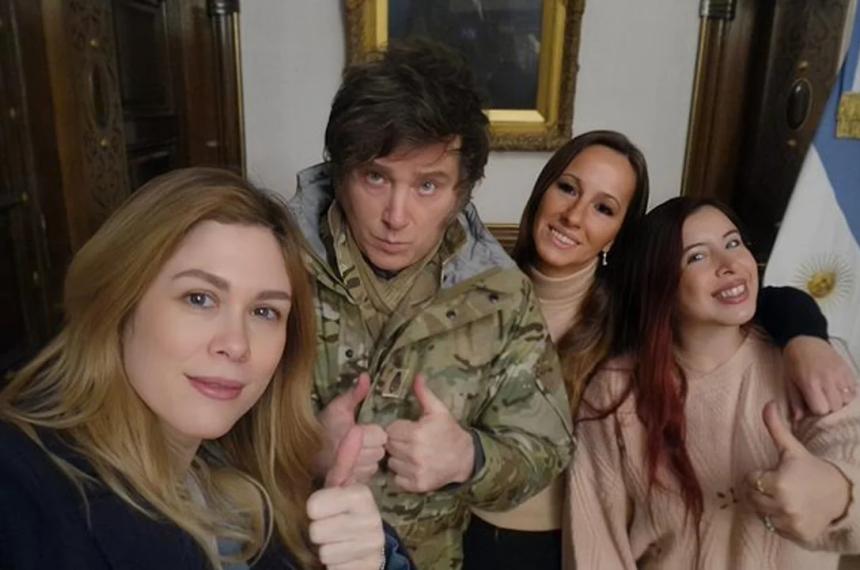Sin acto oficial Milei almorzoacute con los granaderos de Casa Rosada por el 17 de agosto
