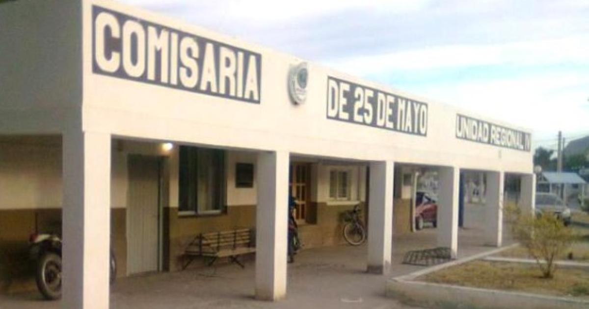 Una mujer policiacutea embarazada resulta herida de un disparo en 25 de Mayo