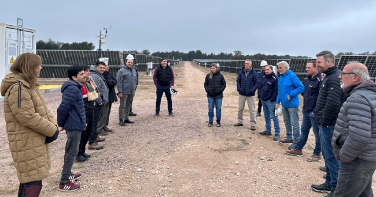 Funcionarios provinciales y cooperativistas recorrieron el Parque Solar de Victorica
