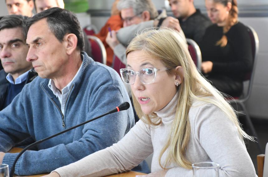 Plata en negro en la Legislatura- la diputada Rivas acusada de delincuente por su hermana