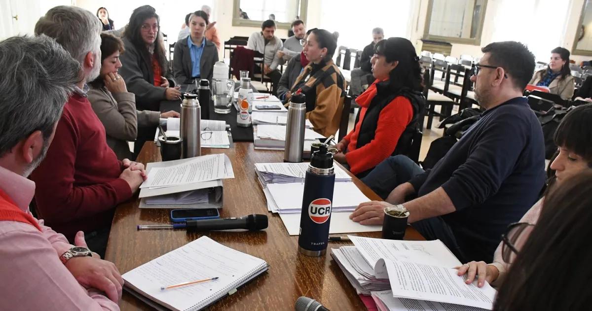 El Concejo trata la ampliacioacuten del estacionamiento y los premios al buen contribuyente