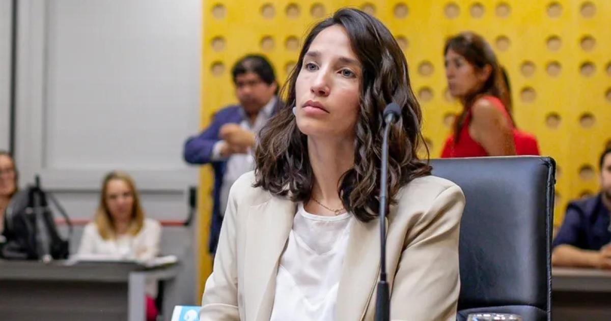 El sobresueldo de Rivas- la casta le hace dantildeo a la poliacutetica