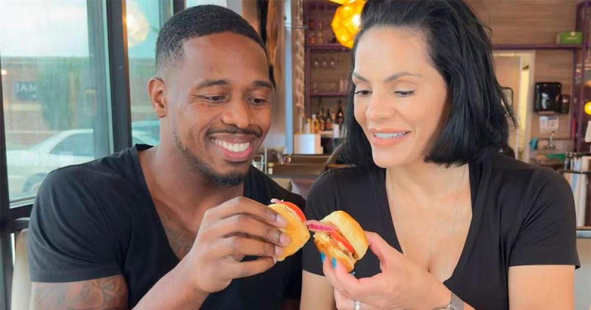 Un vehiacuteculo atropelloacute a influencers gastronoacutemicos en pleno video en vivo