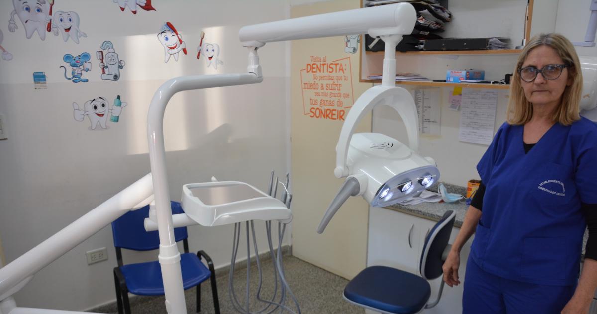 Salud entregoacute 12 sillones odontoloacutegicos