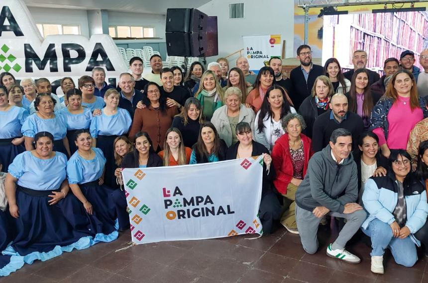 Presentaron nuevos mapas turiacutesticos de tres regiones