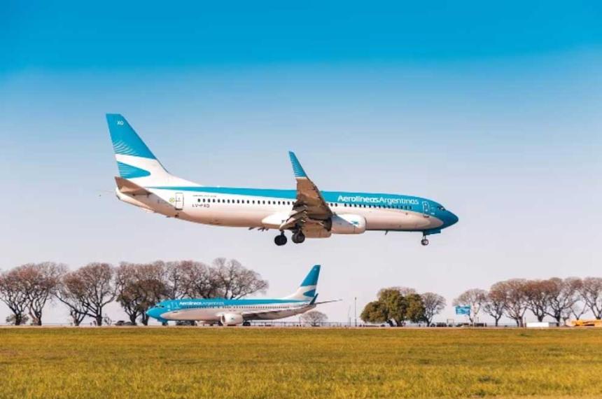 Paro de controladores- afectoacute a 10500 pasajeros y maacutes de 100 vuelos en un diacutea