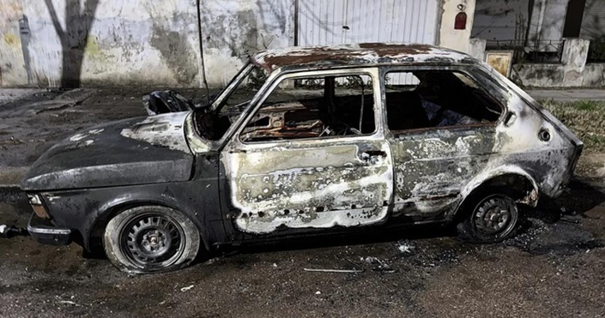 Un auto fue destruido tras un incendio en Realicoacute y sospechan que pudo haber sido intencional