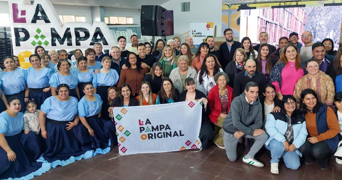Presentaron nuevos mapas turiacutesticos de tres regiones