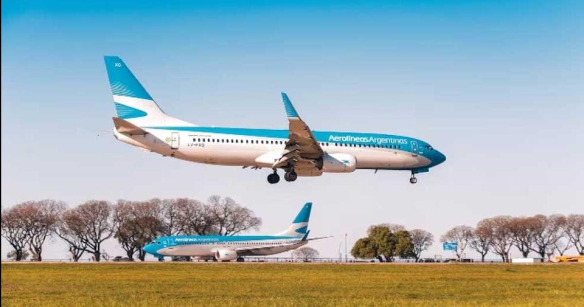 Paro de controladores- afectoacute a 10500 pasajeros y maacutes de 100 vuelos en un diacutea