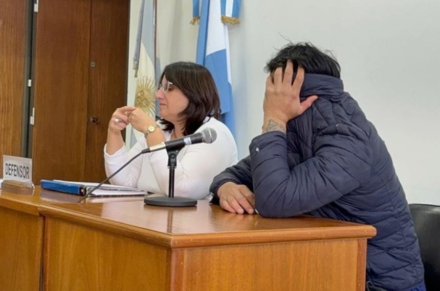 Prisioacuten domiciliaria para un hombre que roboacute junto a su hijo de 12 antildeos