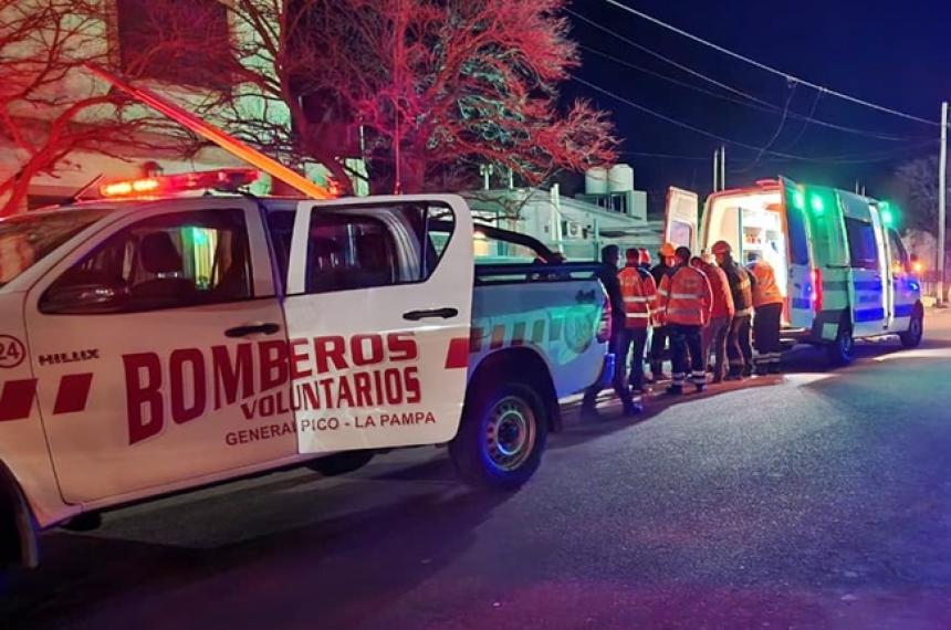 Rescataron a una mujer que cayoacute al vaciacuteo desde tres metros en General Pico
