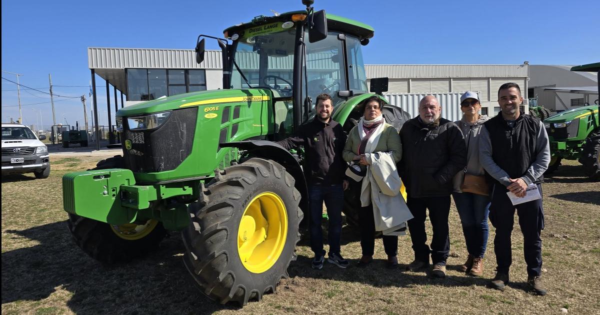 Veterinarias sumoacute un tractor de uacuteltima generacioacuten para praacutecticas educativas