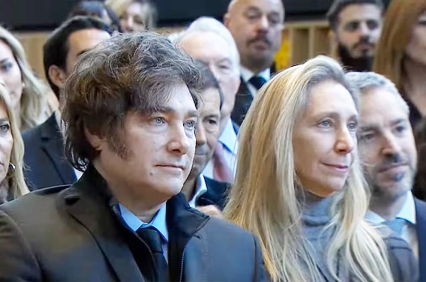 Milei no habla de las coimas pero desafiacutea- No me importa el dantildeo que puedan hacerme