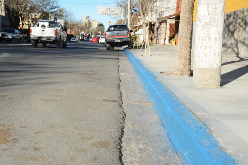 Pintan las nuevas zonas del estacionamiento medido en Santa Rosa