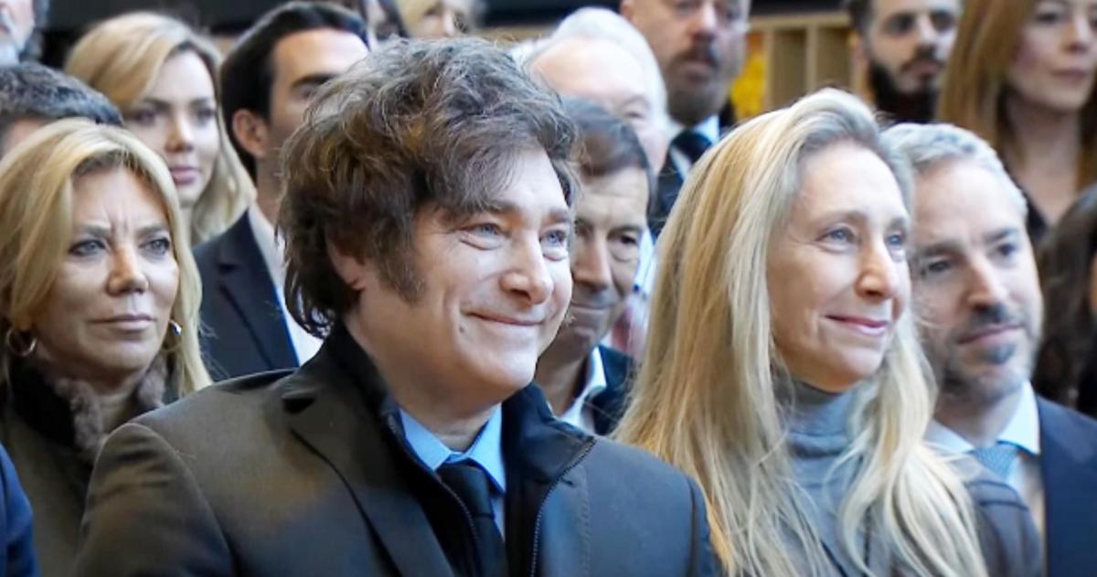 Milei no habla de las coimas pero desafiacutea- No me importa el dantildeo que puedan hacerme